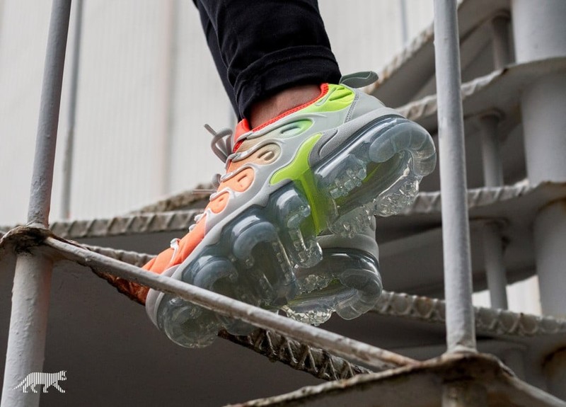 Vapormax plus orange outlet blanche